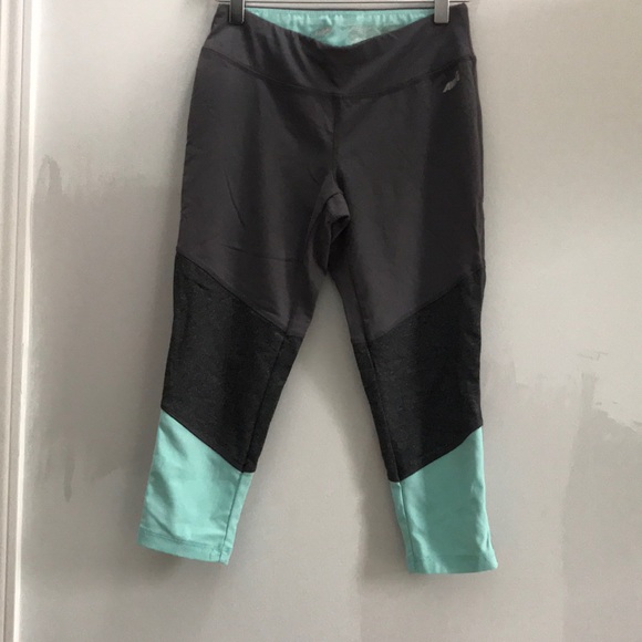 Cropped capris Workout leggings! - Picture 2 of 2